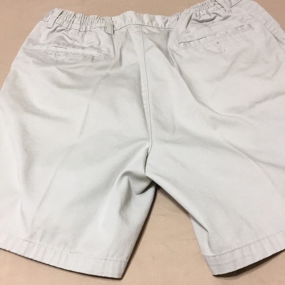 Roundtree & Yorke elastic waist khaki shorts 7” size 34 off-white - Picture 2 of 5
